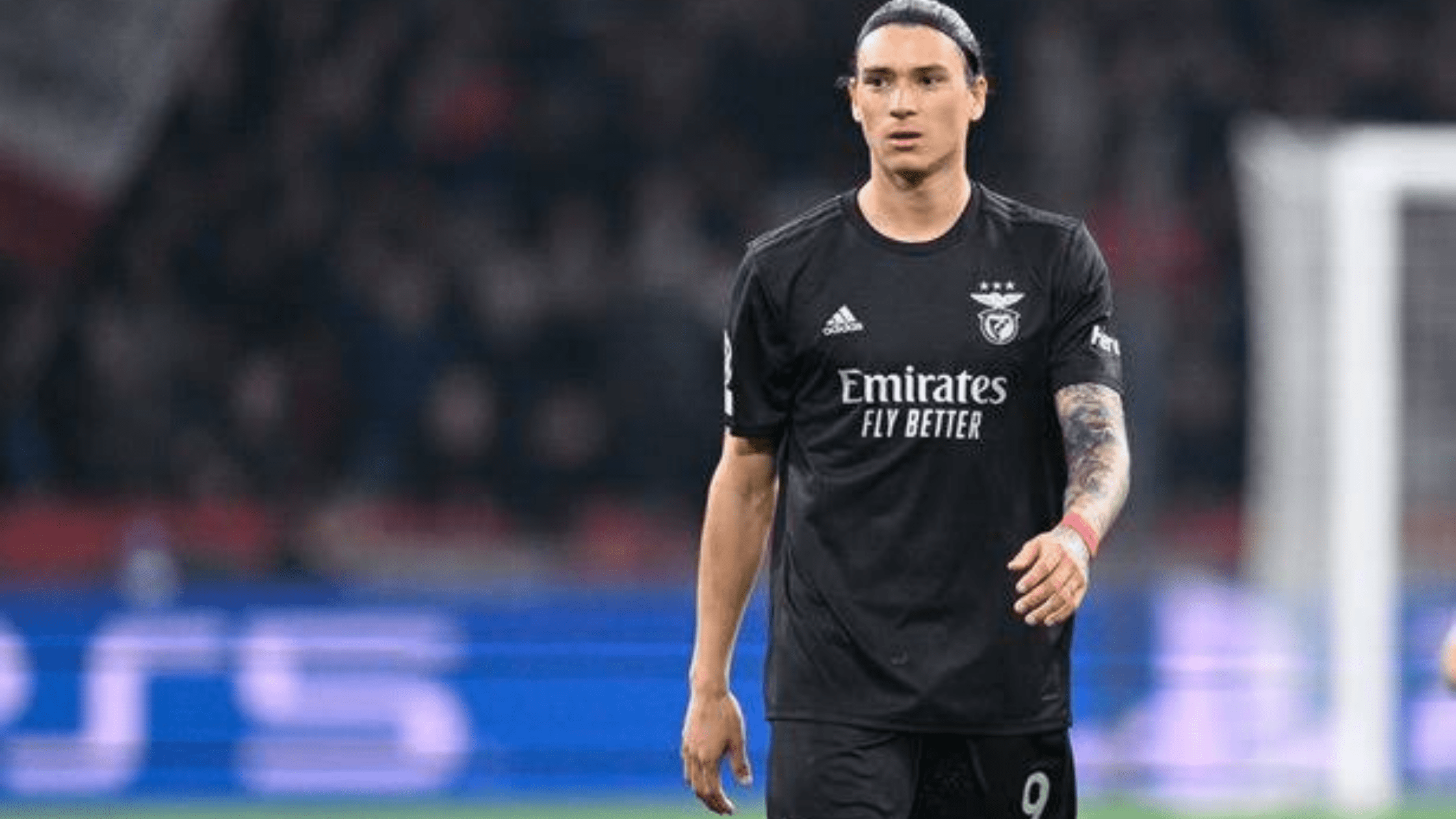 Manchester United target breaks silence on future amid transfer links