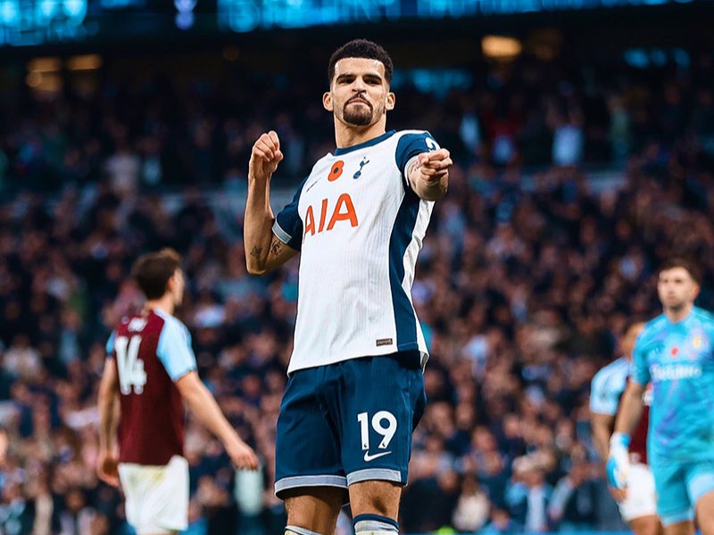 Solanke undergoes ankle surgery at Tottenham