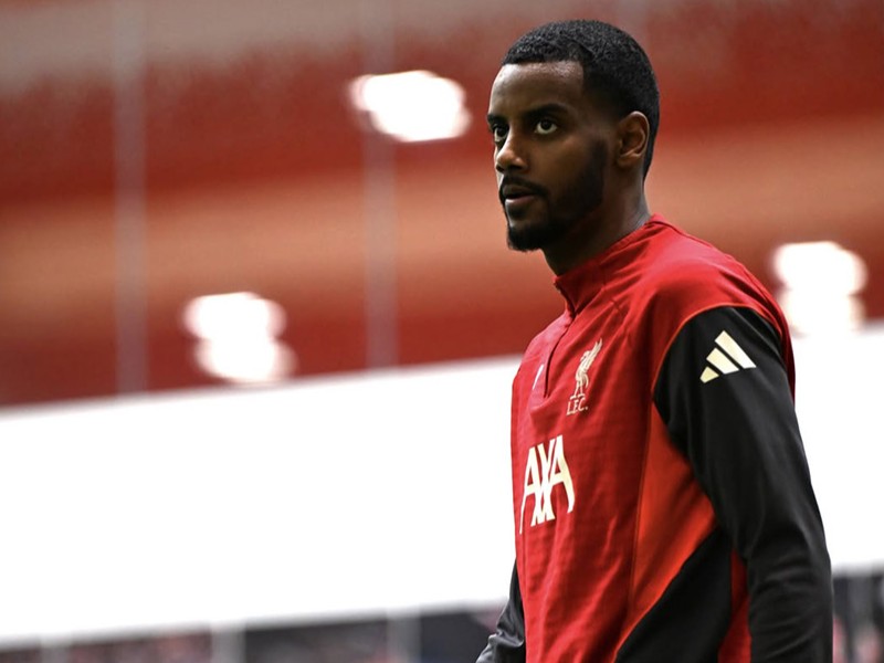 Alexander Isak hopes to return to action in March after injury
