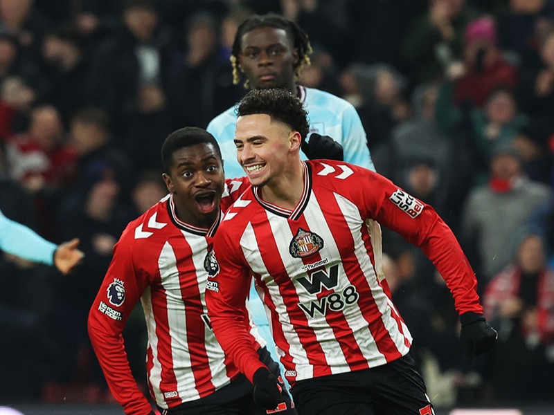 Sunderland dominate Burnley to extend remarkable home streak