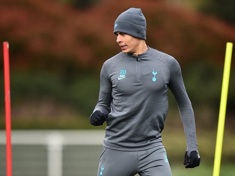 Dele Alli trains at Tottenham while searching for a new club