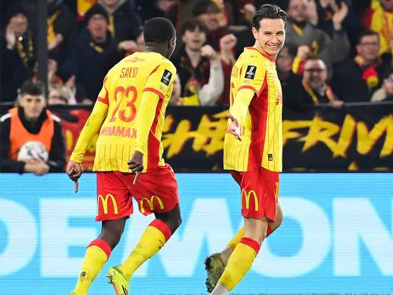 Lens thrash Angers as Thauvin shines in return to top spot