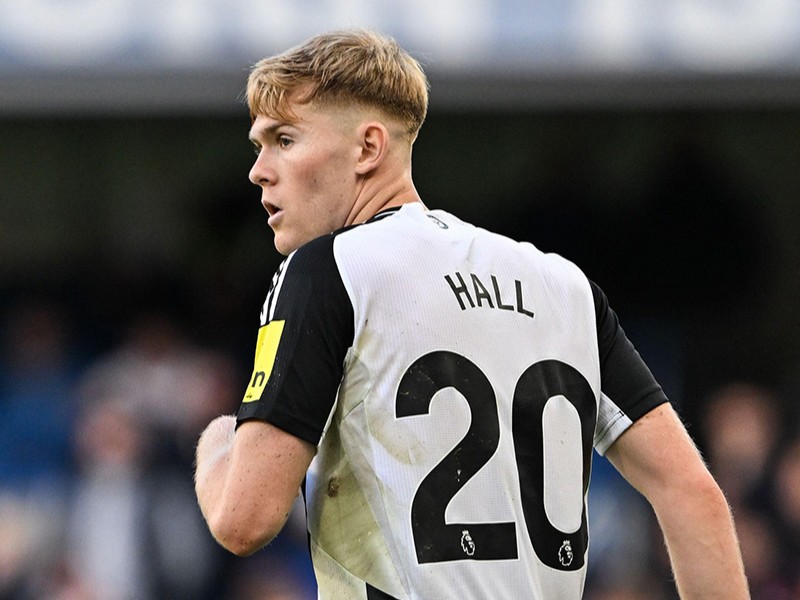 Liverpool and City lead the race for Newcastle star Lewis Hall