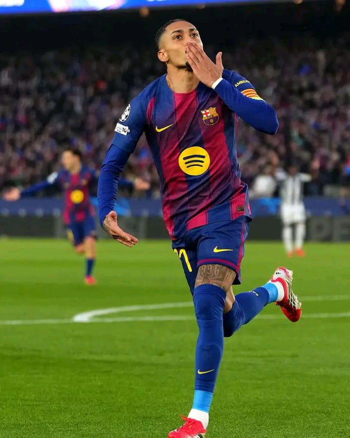 Clinical Barcelona and Bayern secure Quarter-final spots