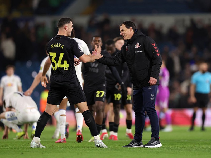 Sunderland strike from the spot to deepen Leeds relegation fears