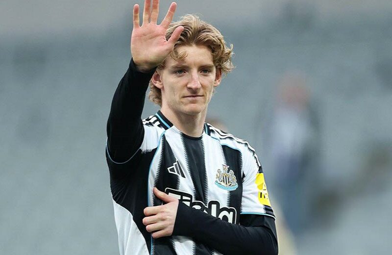 Newcastle approve Anthony Gordon transfer to Barcelona