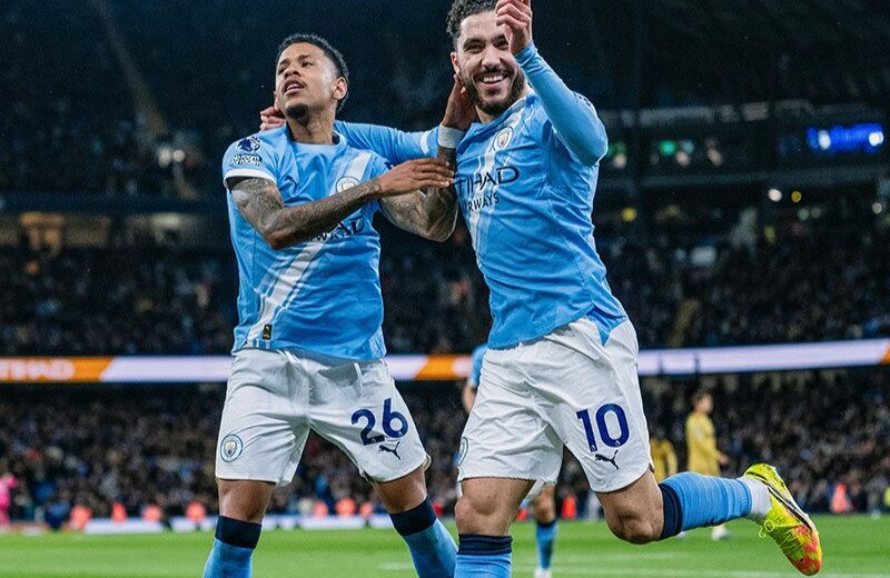 Manchester City stay in contention after dominant Palace victory
