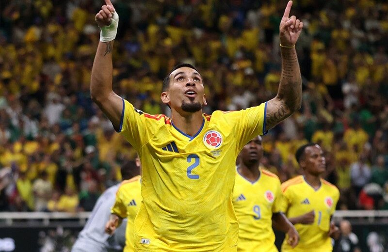 Munoz sends Colombia into World Cup knockout stage